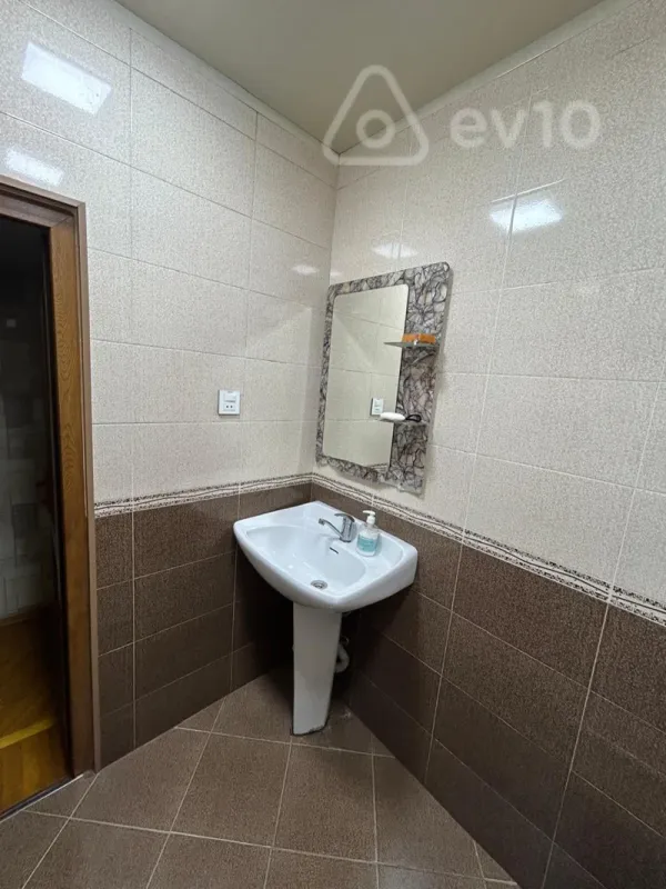 Kirayə verilir 3 otaqlı köhnə tikili 80 m²