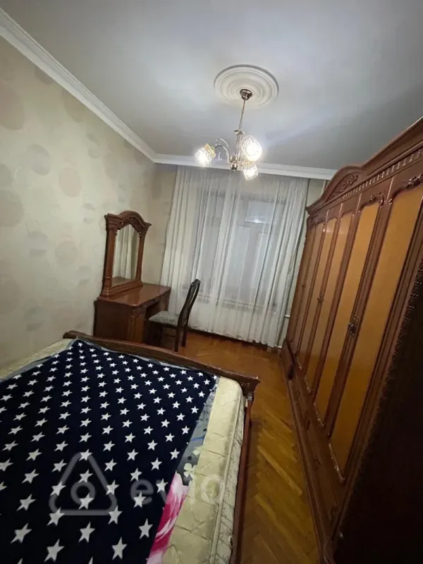 Kirayə verilir 3 otaqlı köhnə tikili 80 m²