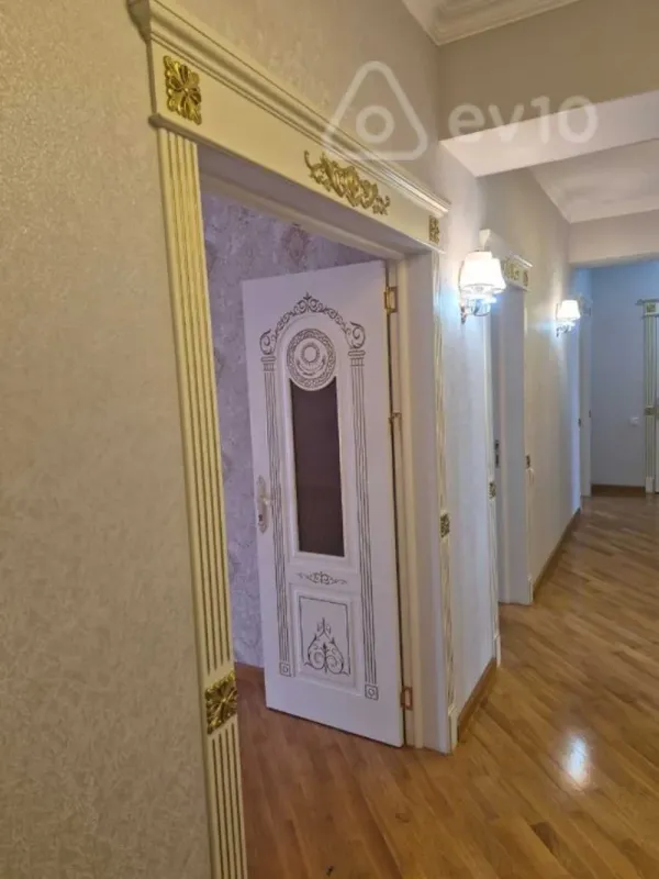 Satılır 3 otaqlı yeni tikili 137 m²