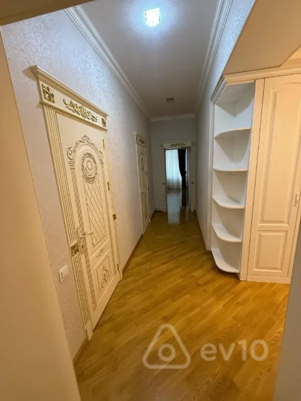 Satılır 3 otaqlı yeni tikili 137 m²