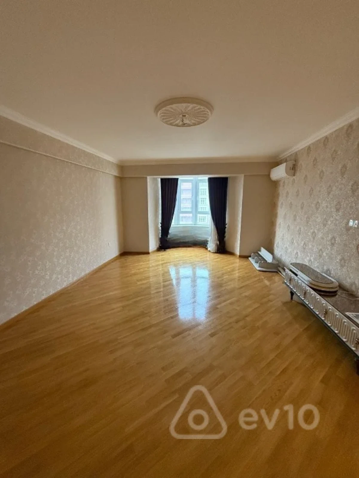 Satılır 3 otaqlı yeni tikili 137 m²
