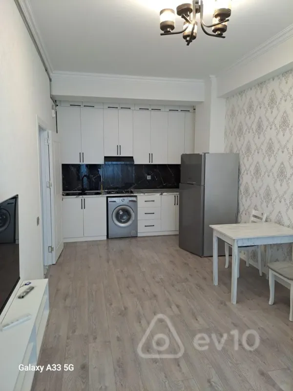 Kirayə verilir 2 otaqlı yeni tikili 70 m²
