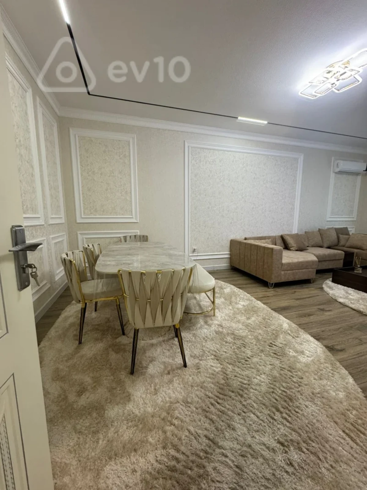 Kirayə verilir 2 otaqlı yeni tikili 119 m²