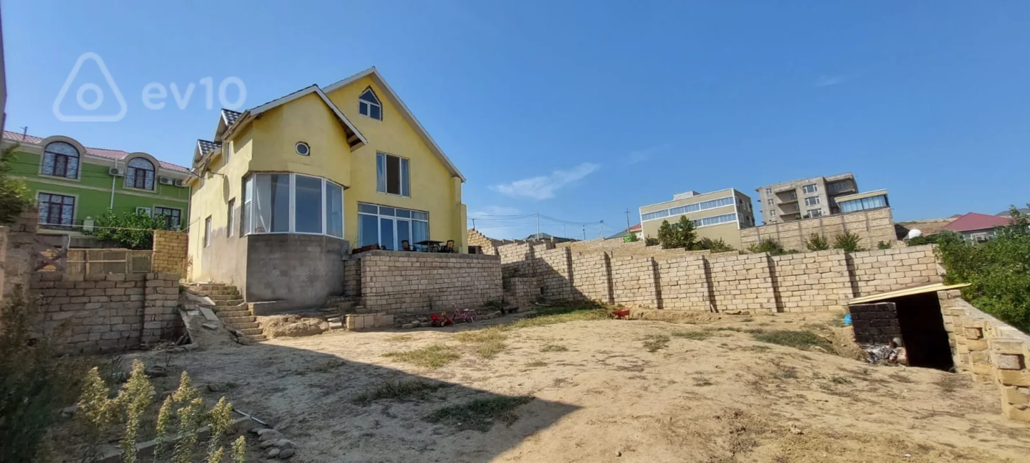 Satılır 4 otaqlı həyət evi 180 m²