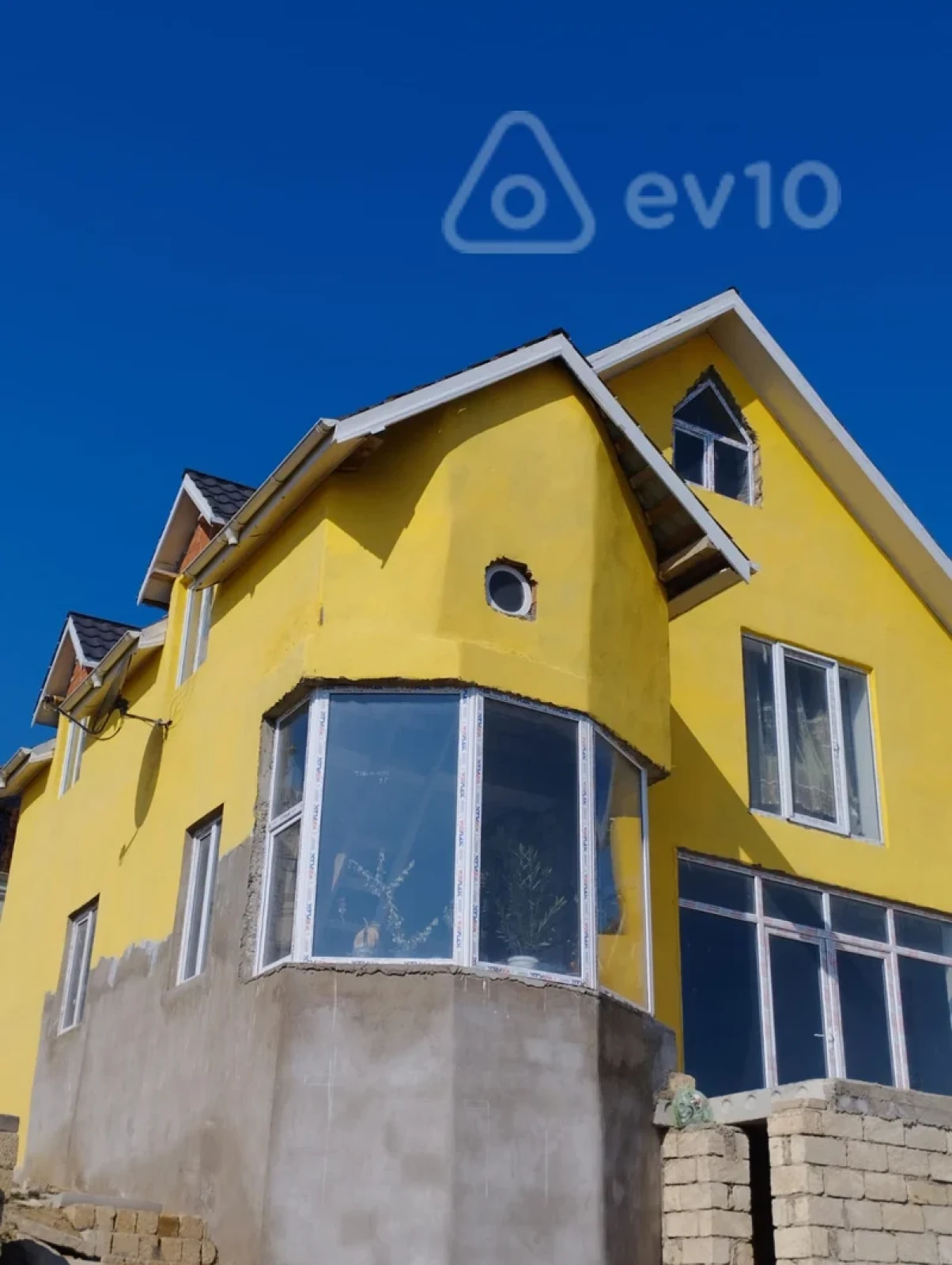 Satılır 4 otaqlı həyət evi 180 m²