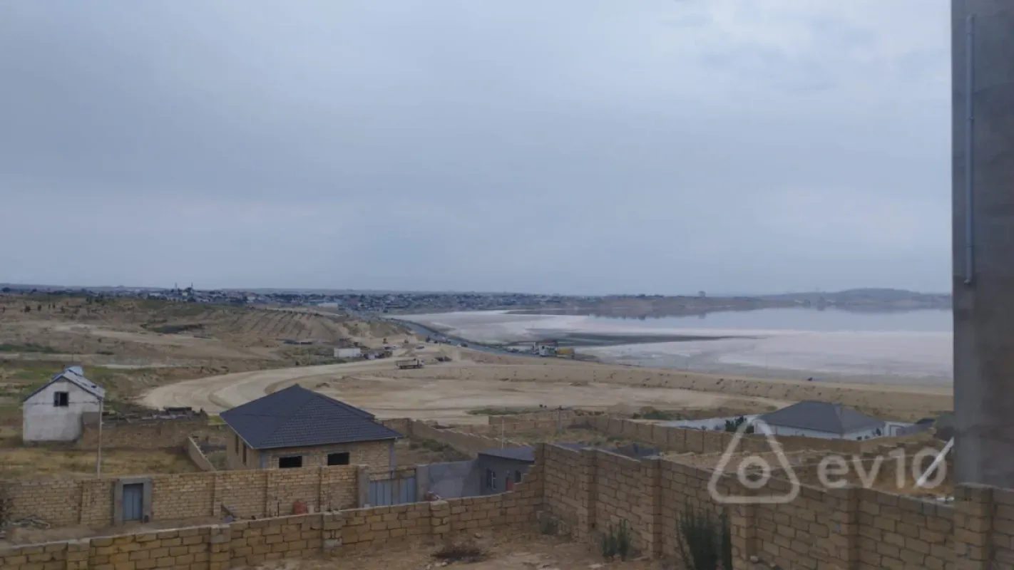 Satılır 4 otaqlı həyət evi 180 m²