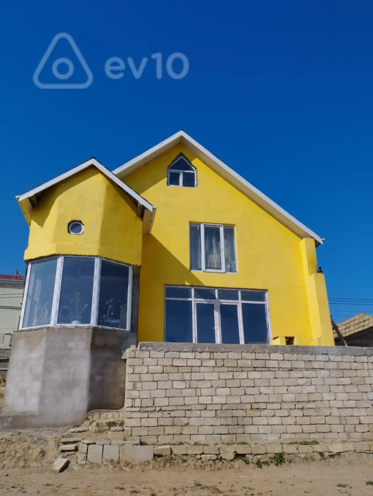 Satılır 4 otaqlı həyət evi 180 m²