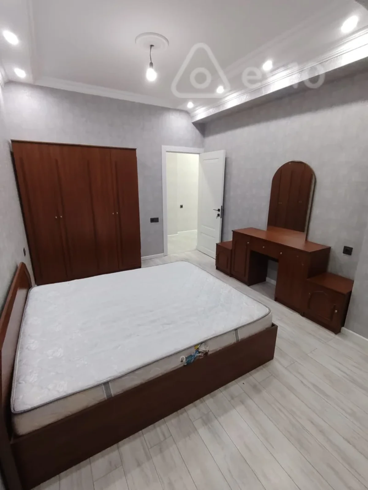 Kirayə verilir 2 otaqlı yeni tikili 65 m²