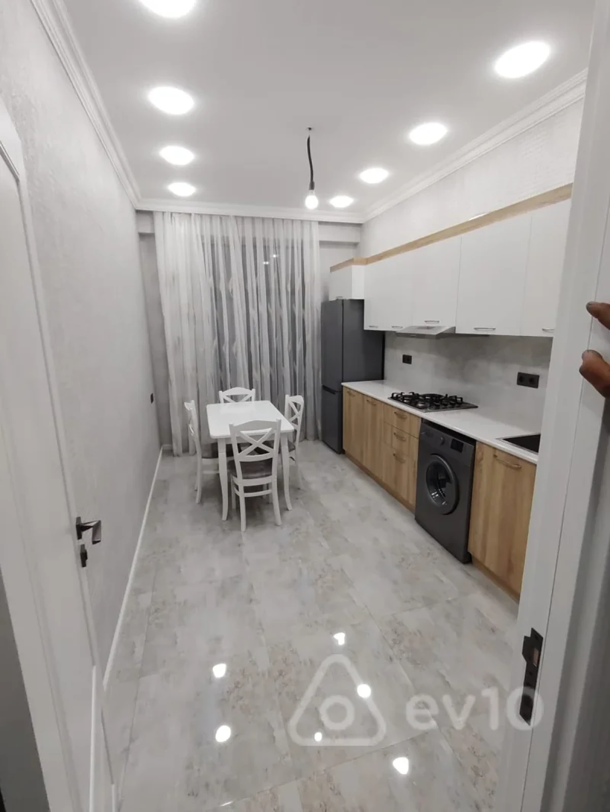 Kirayə verilir 2 otaqlı yeni tikili 65 m²