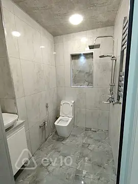 Kirayə verilir 2 otaqlı yeni tikili 65 m²