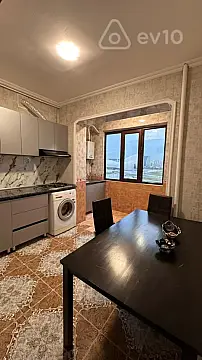 Kirayə verilir 3 otaqlı köhnə tikili 90 m²