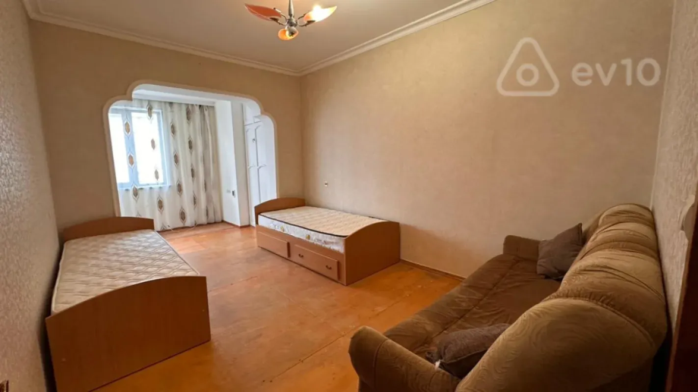 Kirayə verilir 3 otaqlı köhnə tikili 90 m²