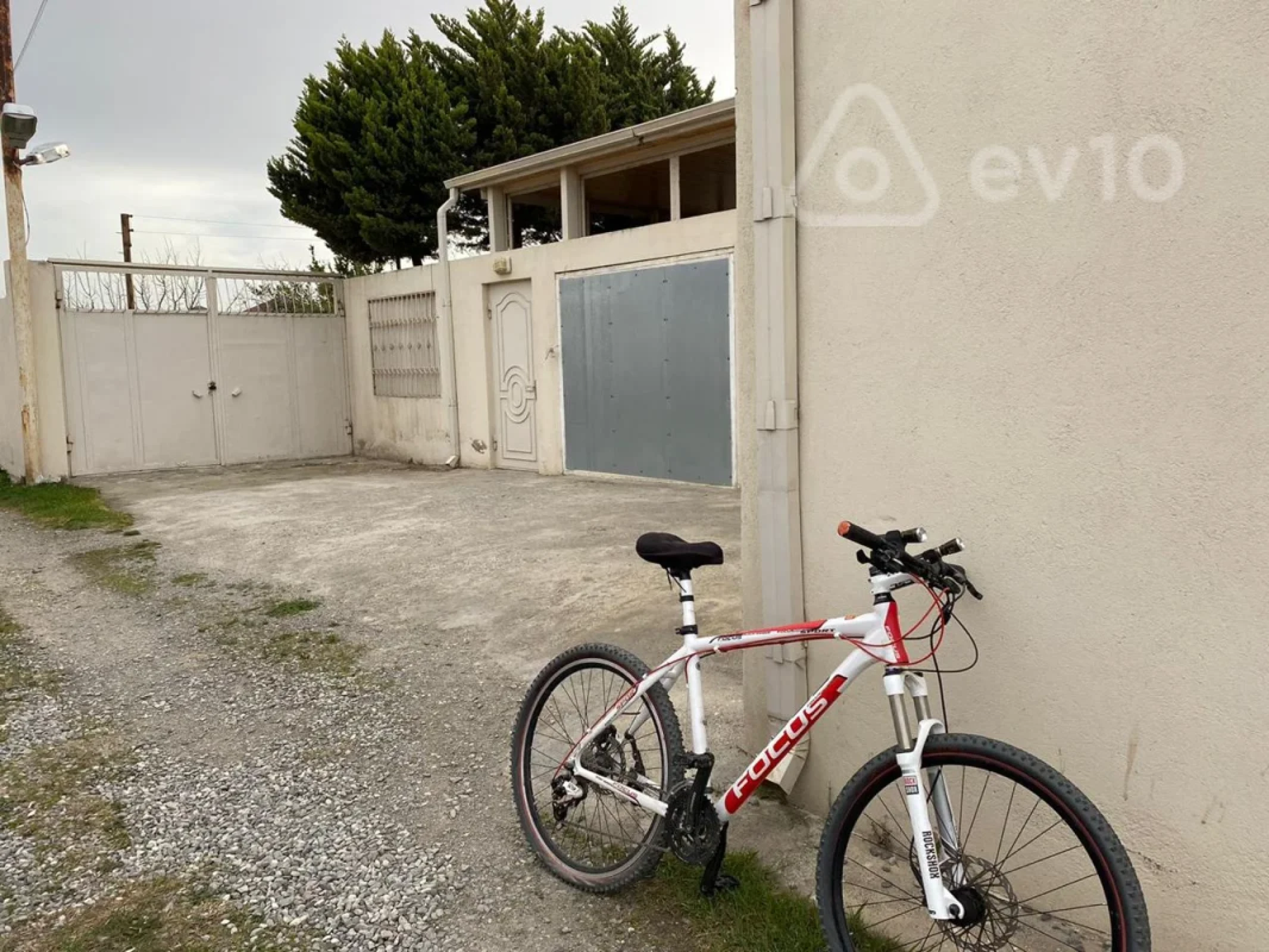 Satılır 7 otaqlı həyət evi 260 m²