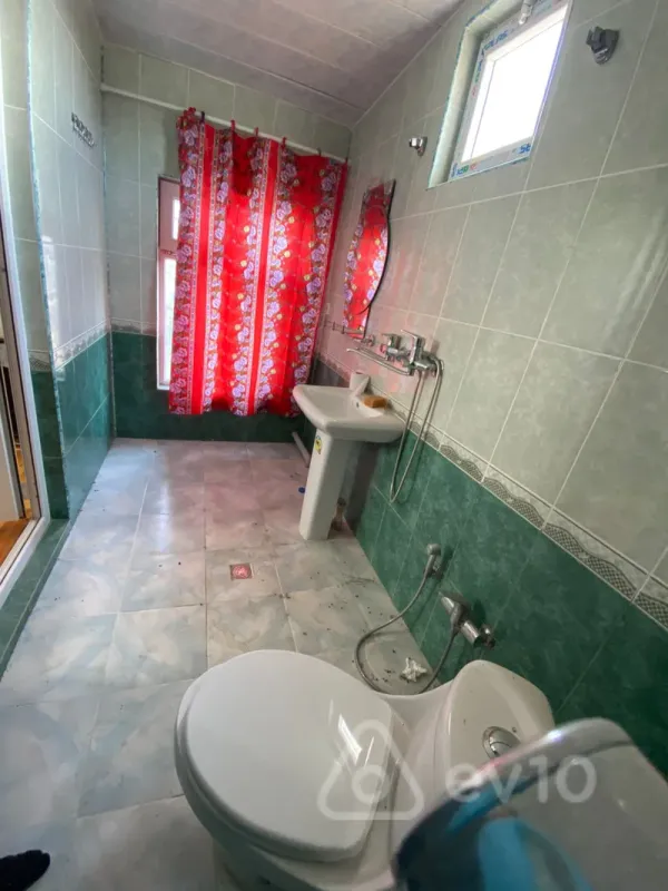 Satılır 7 otaqlı həyət evi 260 m²