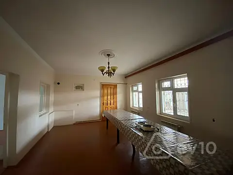 Satılır 7 otaqlı həyət evi 260 m²