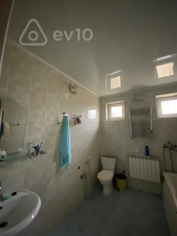 Satılır 7 otaqlı həyət evi 260 m²