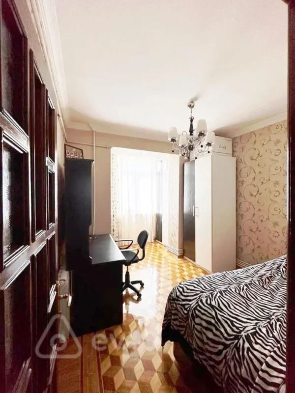 Satılır 5 otaqlı köhnə tikili 133 m²