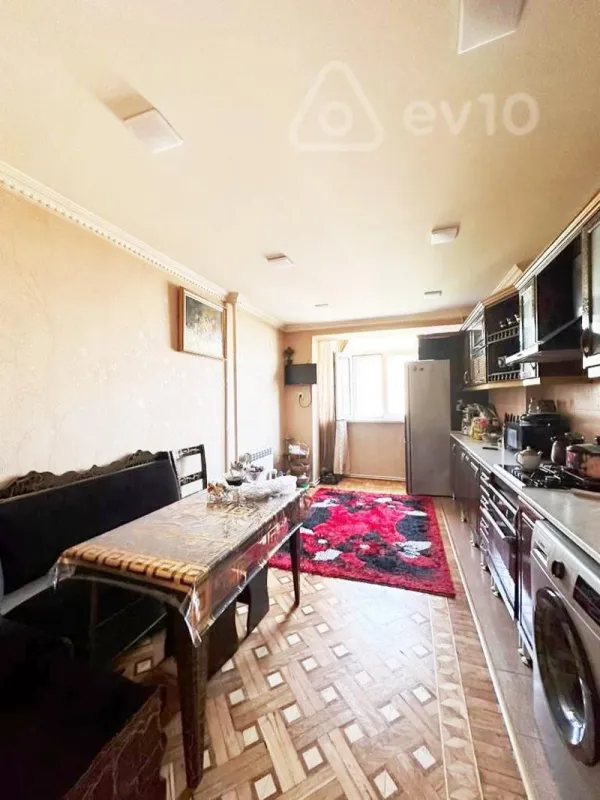 Satılır 5 otaqlı köhnə tikili 133 m²