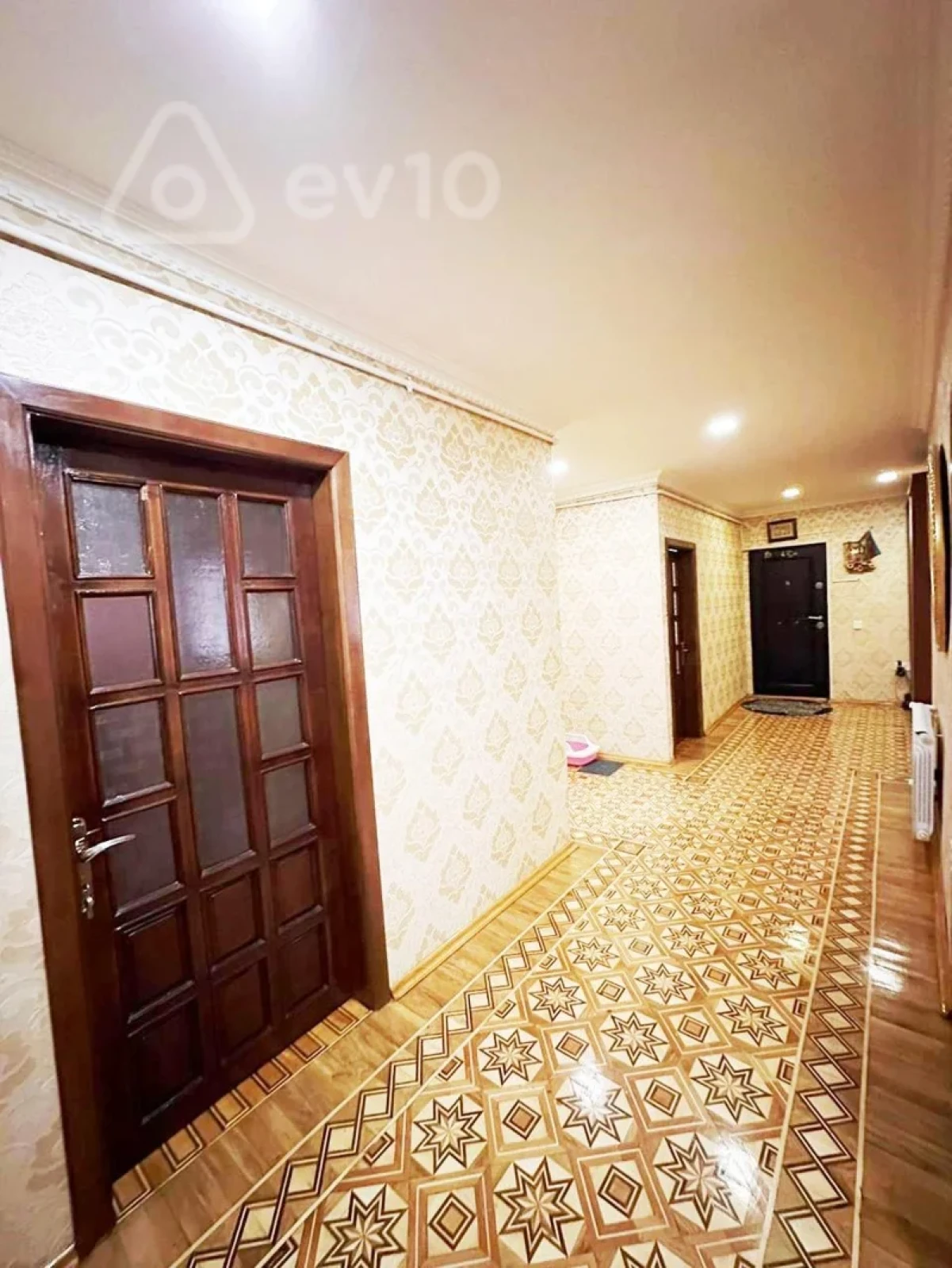 Satılır 5 otaqlı köhnə tikili 133 m²