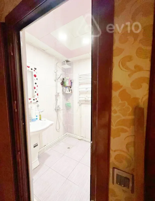 Satılır 5 otaqlı köhnə tikili 133 m²