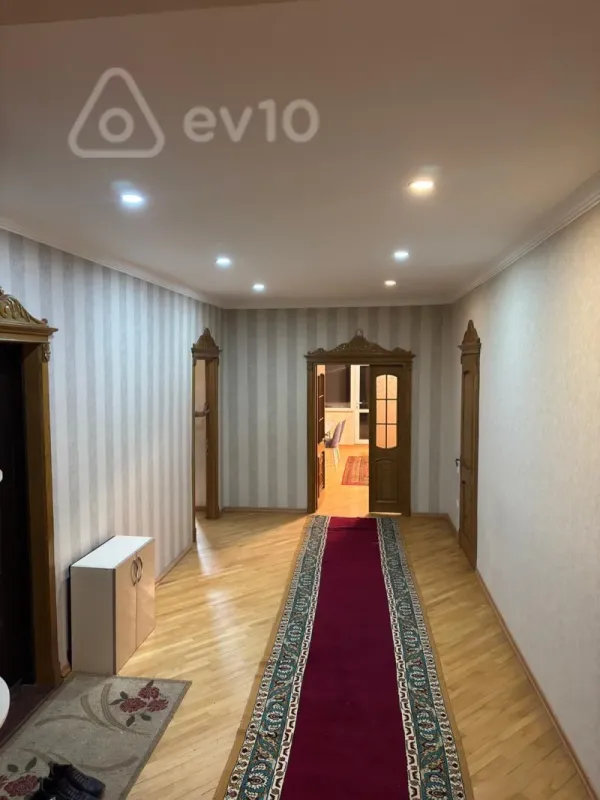 Kirayə verilir 3 otaqlı yeni tikili 162 m²