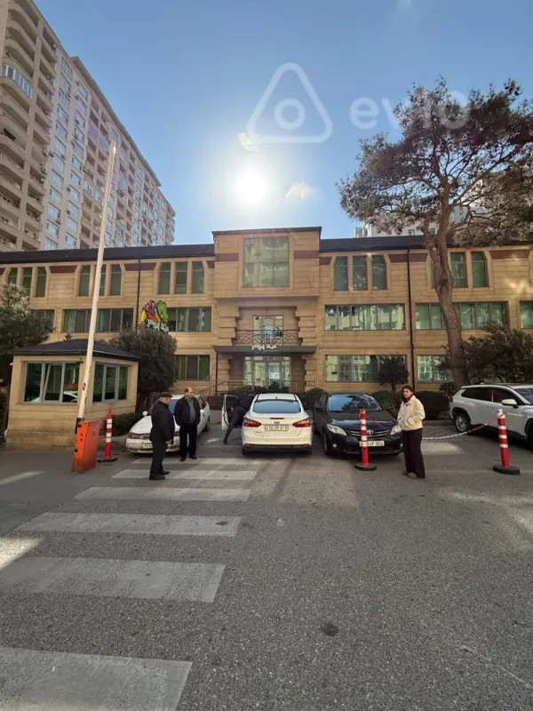 Kirayə verilir 3 otaqlı yeni tikili 162 m²