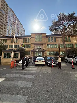 Kirayə verilir 3 otaqlı yeni tikili 162 m²