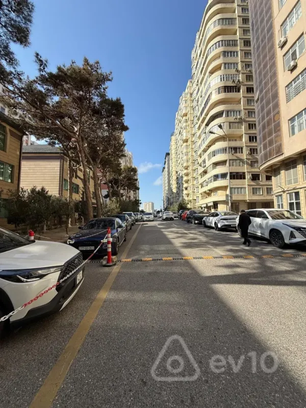 Kirayə verilir 3 otaqlı yeni tikili 162 m²