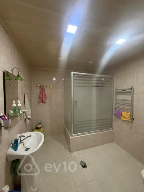 Kirayə verilir 2 otaqlı yeni tikili 70 m²