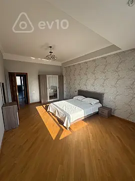 Kirayə verilir 3 otaqlı yeni tikili 132 m²