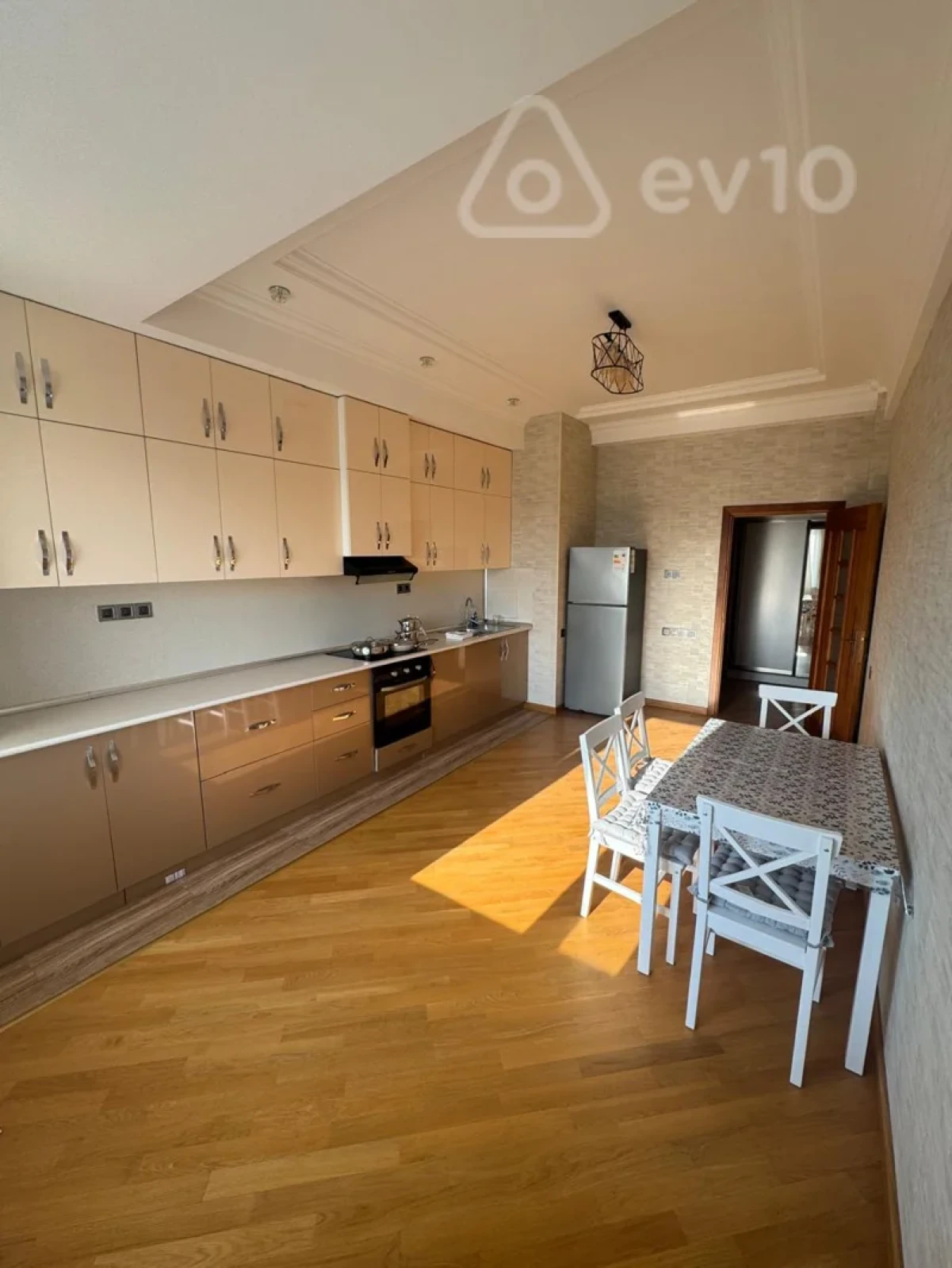 Kirayə verilir 3 otaqlı yeni tikili 132 m²