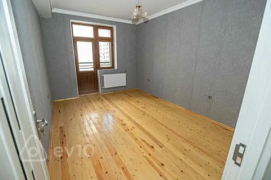 Satılır 4 otaqlı yeni tikili 110 m²