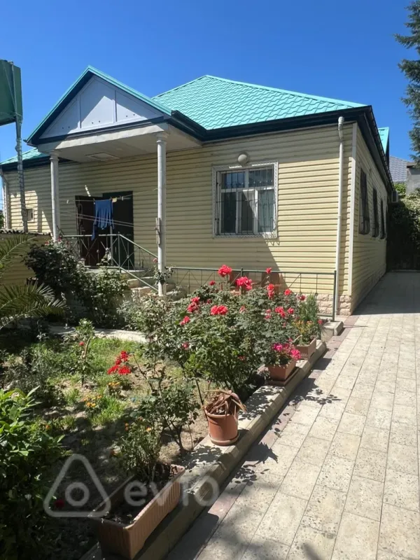 Satılır 4 otaqlı həyət evi 145 m²
