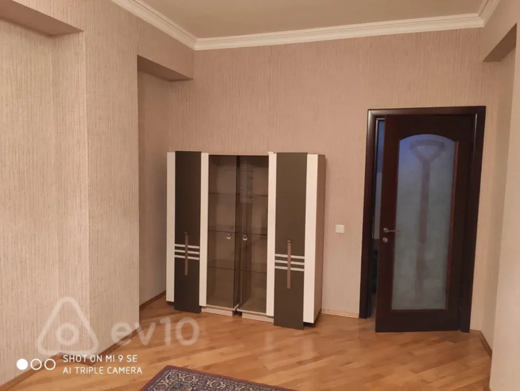 Kirayə verilir 3 otaqlı yeni tikili 156 m²