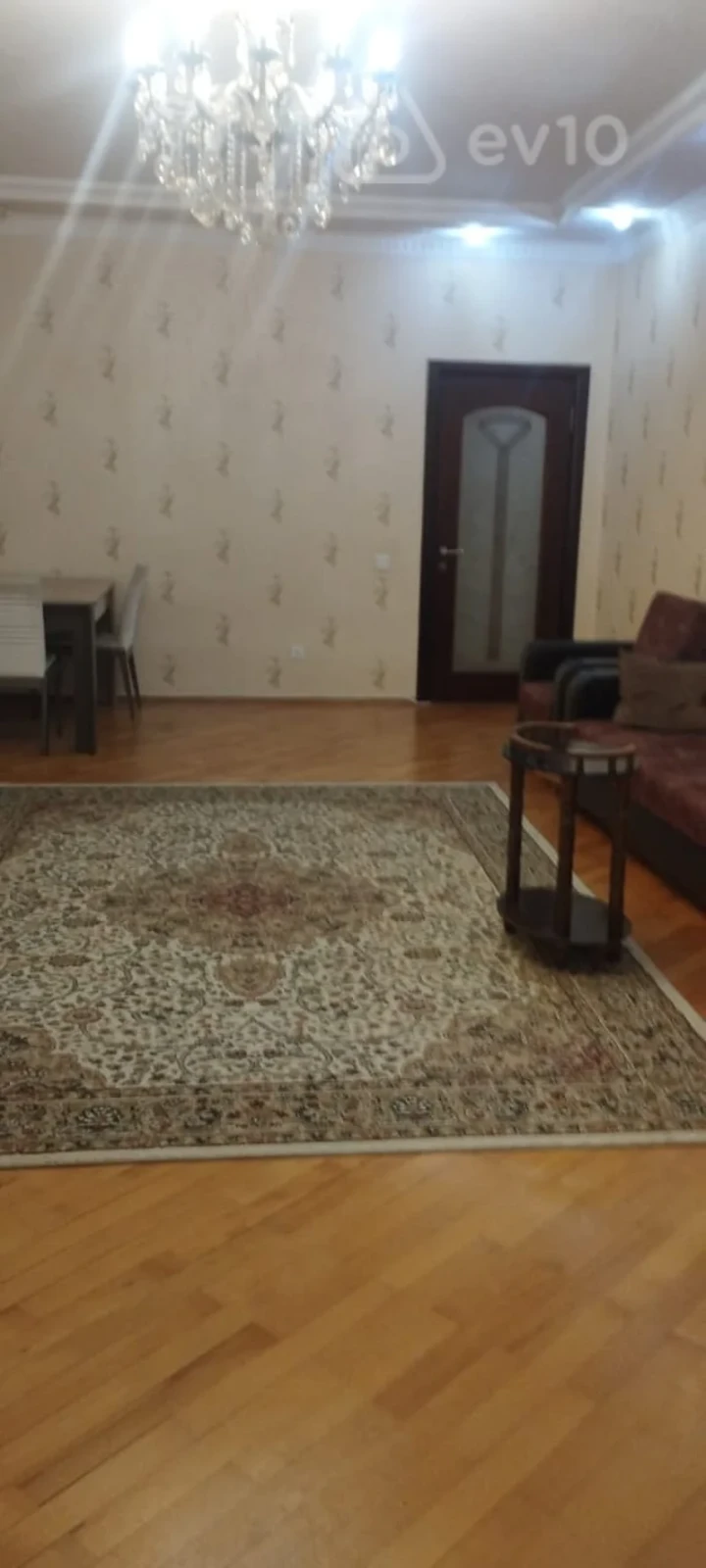 Kirayə verilir 3 otaqlı yeni tikili 156 m²