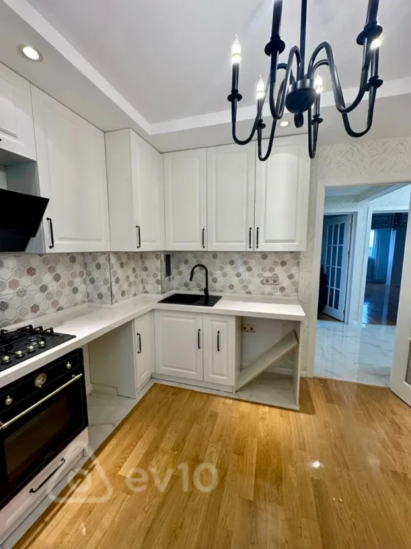 Satılır 3 otaqlı köhnə tikili 95 m²