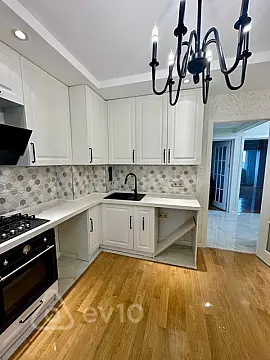 Satılır 3 otaqlı köhnə tikili 95 m²