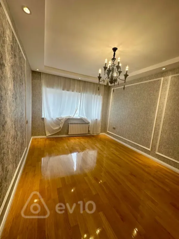 Satılır 3 otaqlı köhnə tikili 95 m²