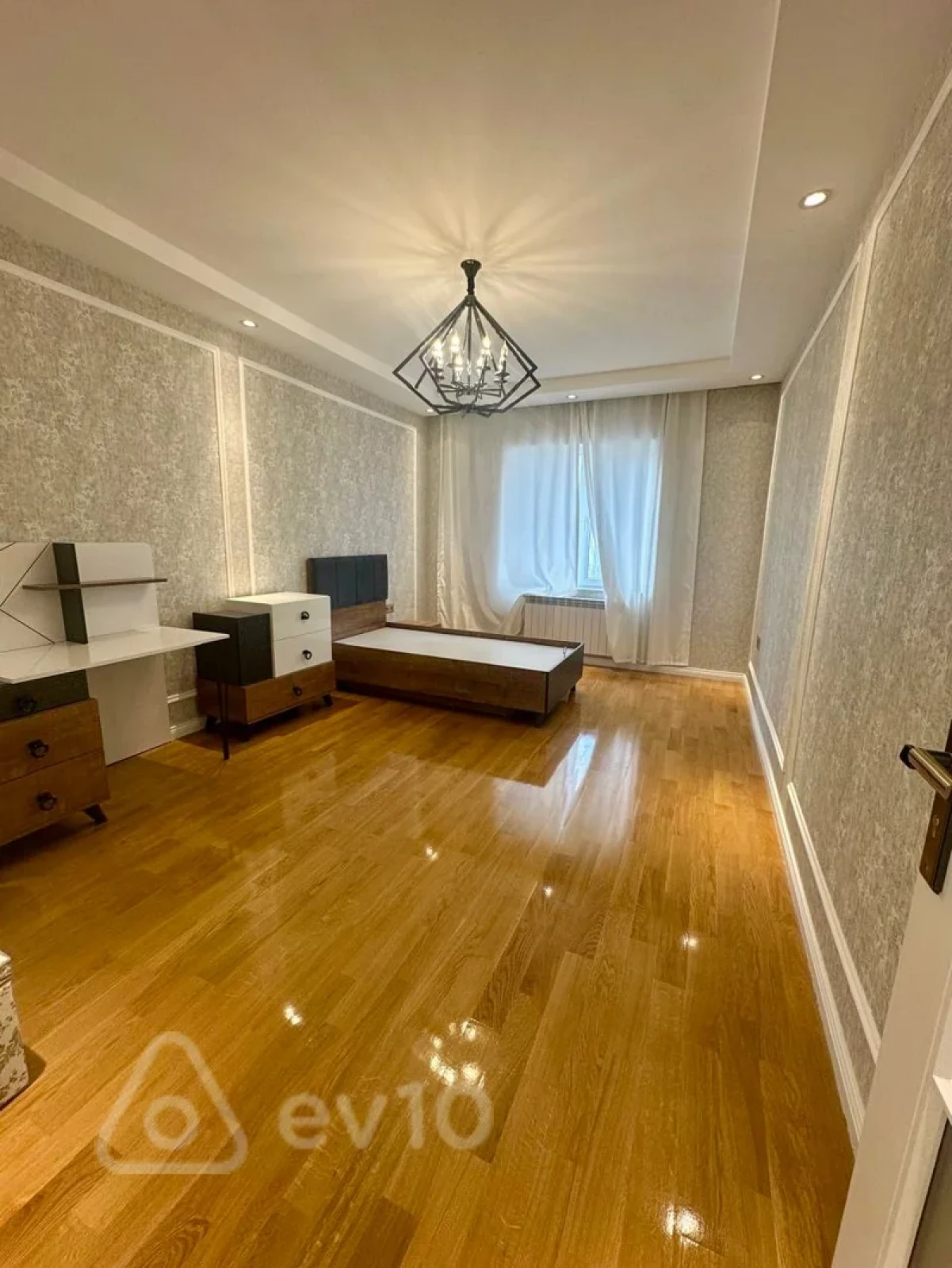 Satılır 3 otaqlı köhnə tikili 95 m²