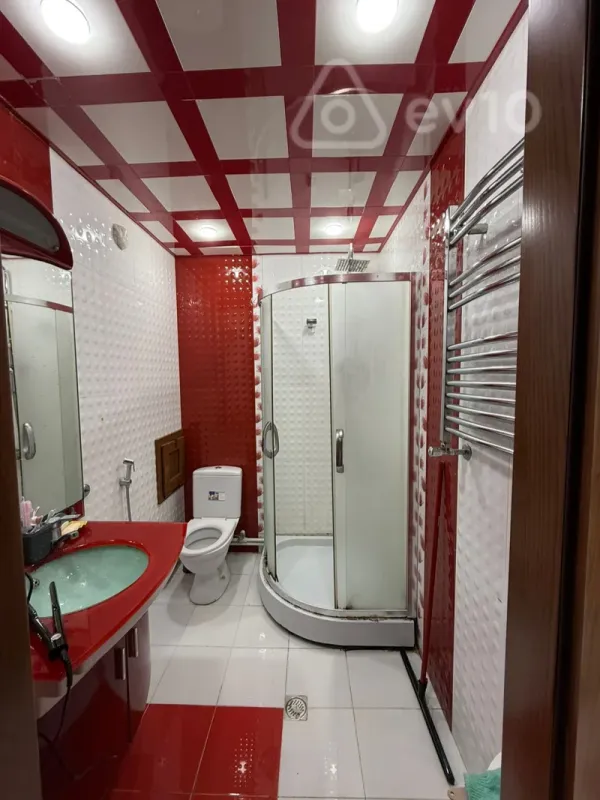 Kirayə verilir 3 otaqlı köhnə tikili 110 m²