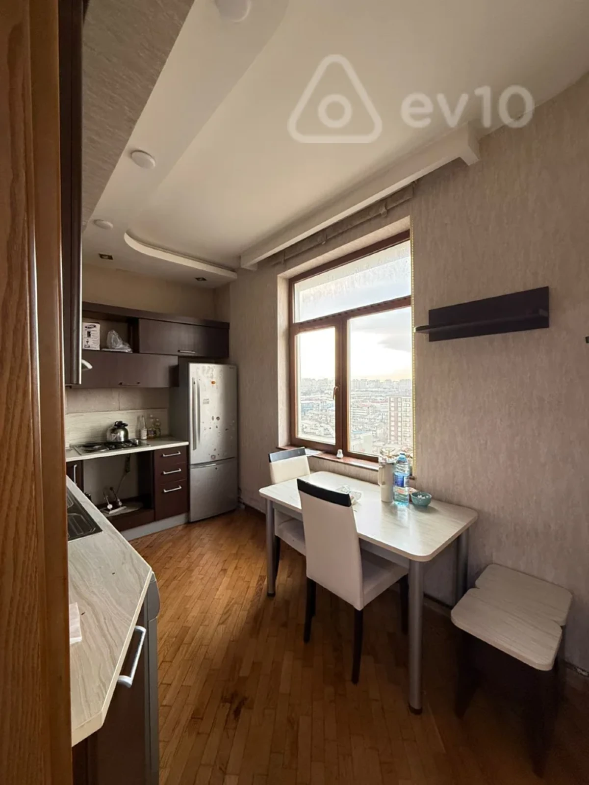 Kirayə verilir 3 otaqlı köhnə tikili 110 m²
