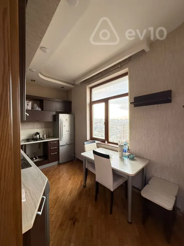 Kirayə verilir 3 otaqlı köhnə tikili 110 m²