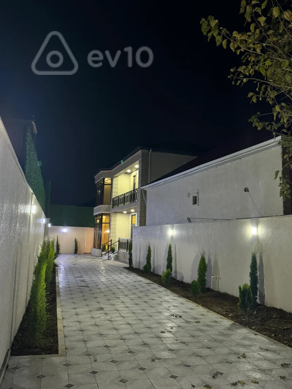 Satılır 5 otaqlı həyət evi 220 m²