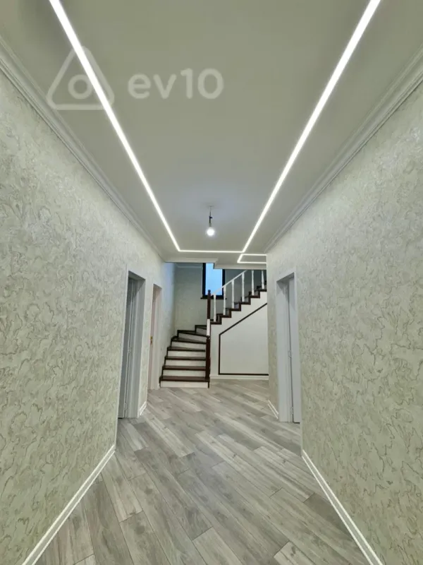Satılır 5 otaqlı həyət evi 220 m²