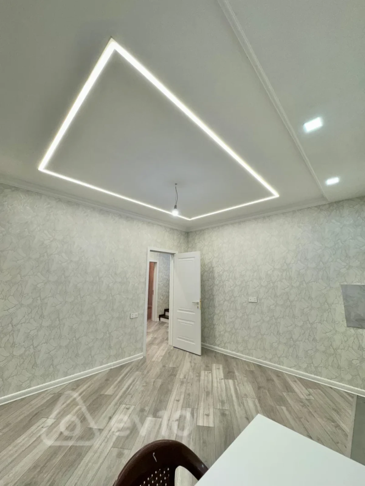 Satılır 5 otaqlı həyət evi 220 m²