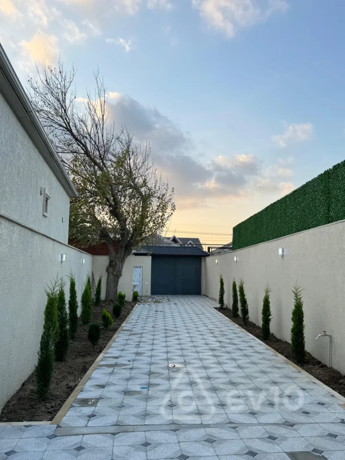 Satılır 5 otaqlı həyət evi 220 m²