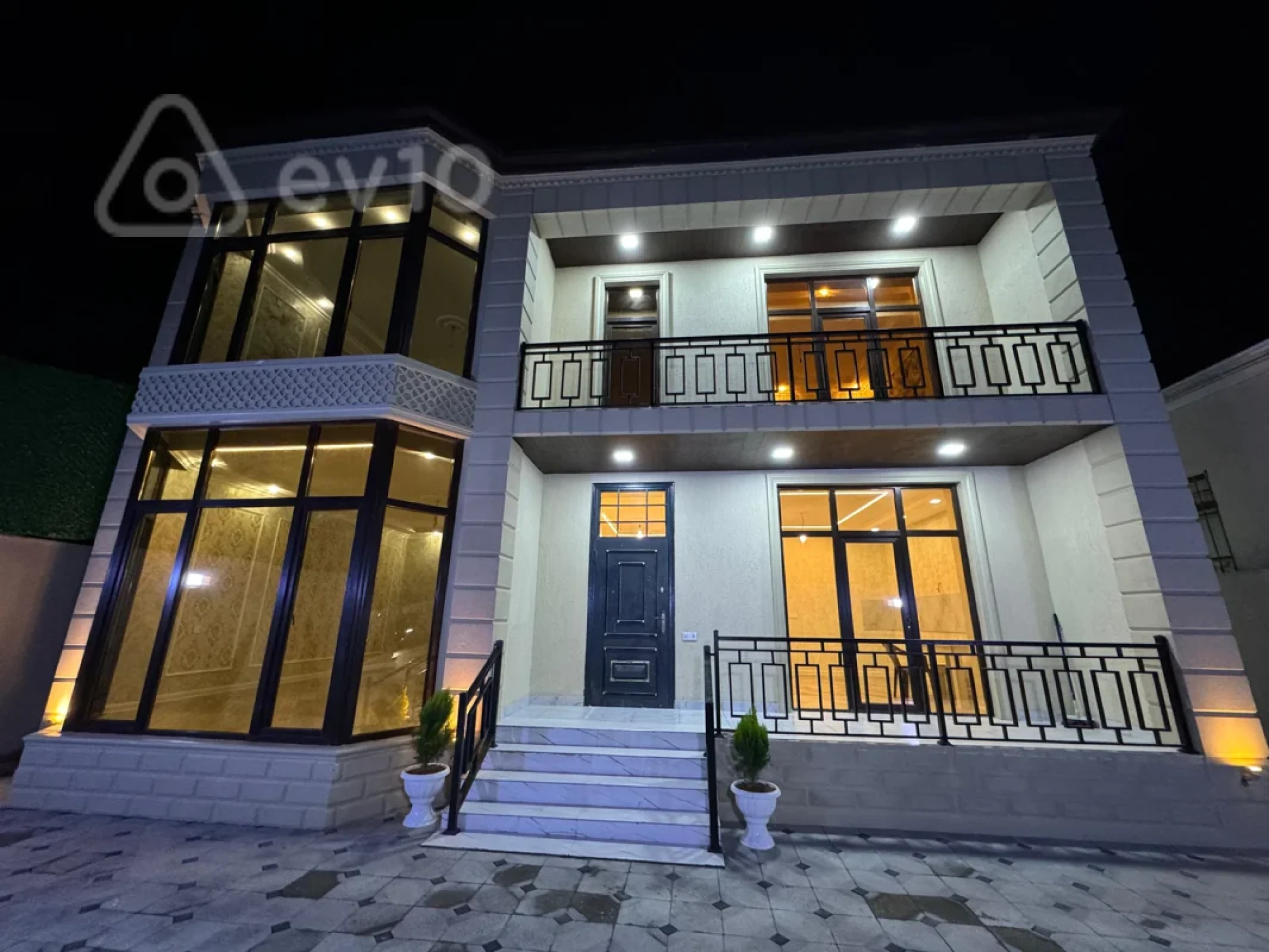 Satılır 5 otaqlı həyət evi 220 m²