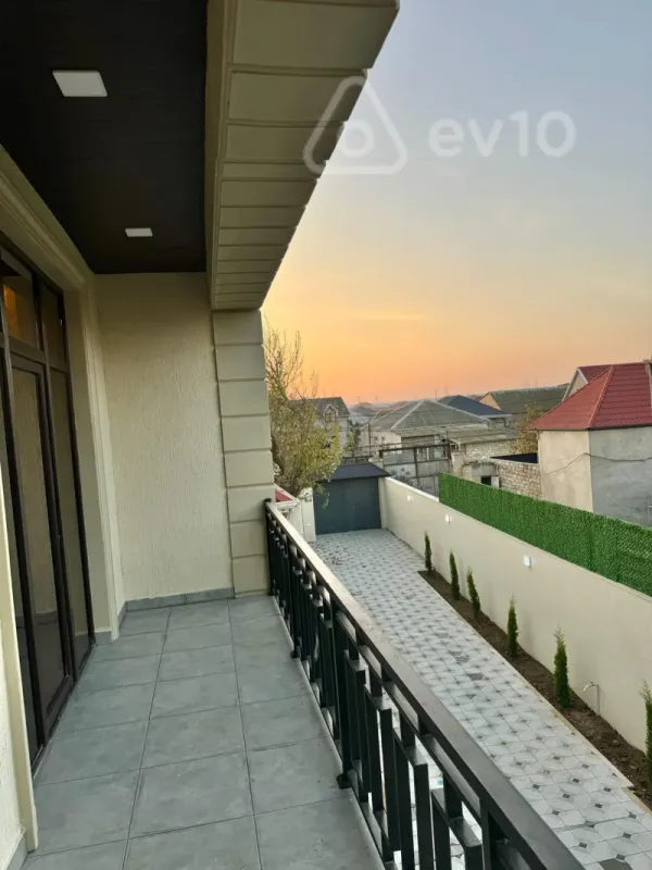 Satılır 5 otaqlı həyət evi 220 m²