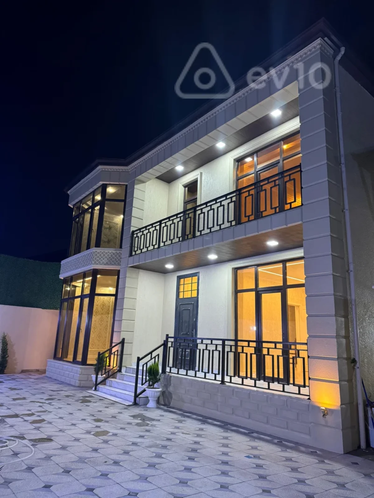 Satılır 5 otaqlı həyət evi 220 m²