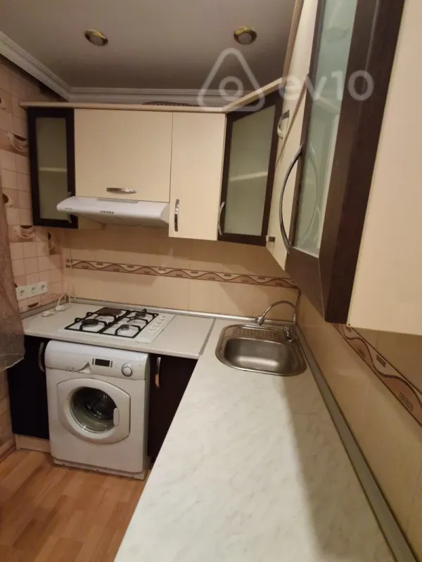 Kirayə verilir 2 otaqlı köhnə tikili 50 m²